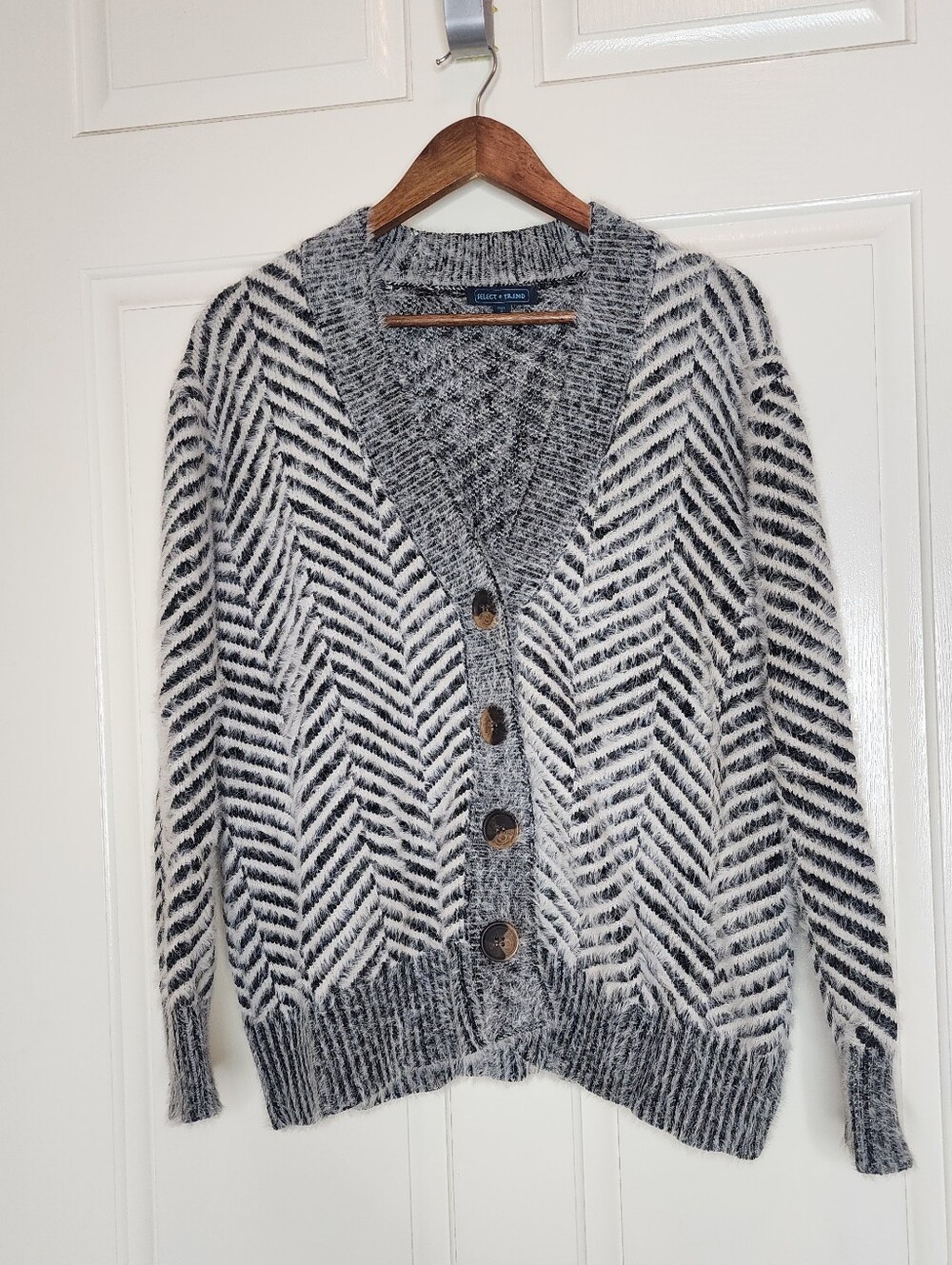 Select Trend Thick Chunky Chevron Knit Fuzzy Button Cardigan Large
